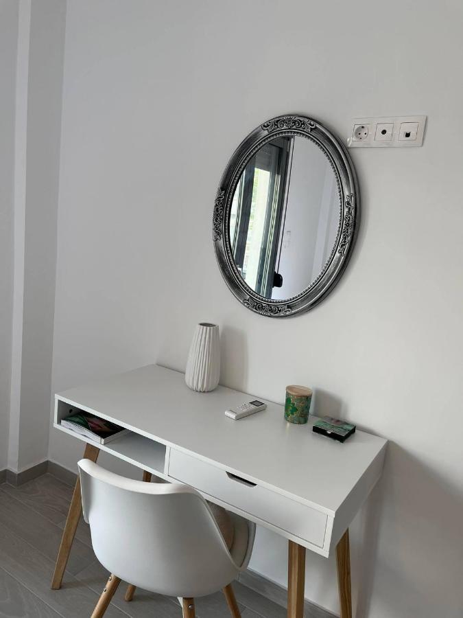 Tiffany'S Apartments -2' Walk From Metro Atenas Exterior foto